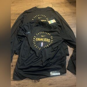 2 Cavs shirt